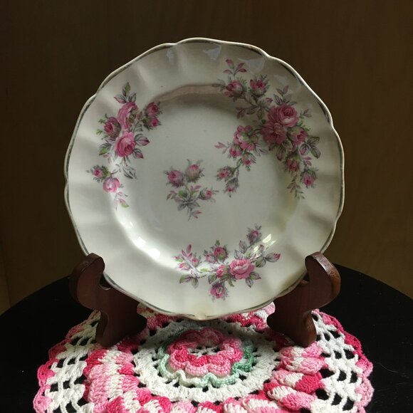 Two Vintage Johnson Bros English Roses Dessert Plates - Picture 10 of 10